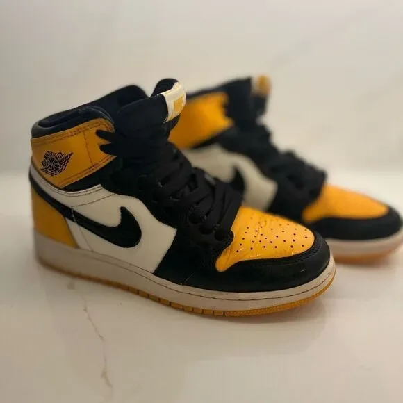 Nike Air Jordan Retro OG High-Top Sneakers - Picture 2 of 10